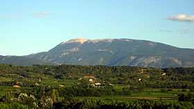 Le mont Ventoux (face Nord) vu depuis les Baronnies.